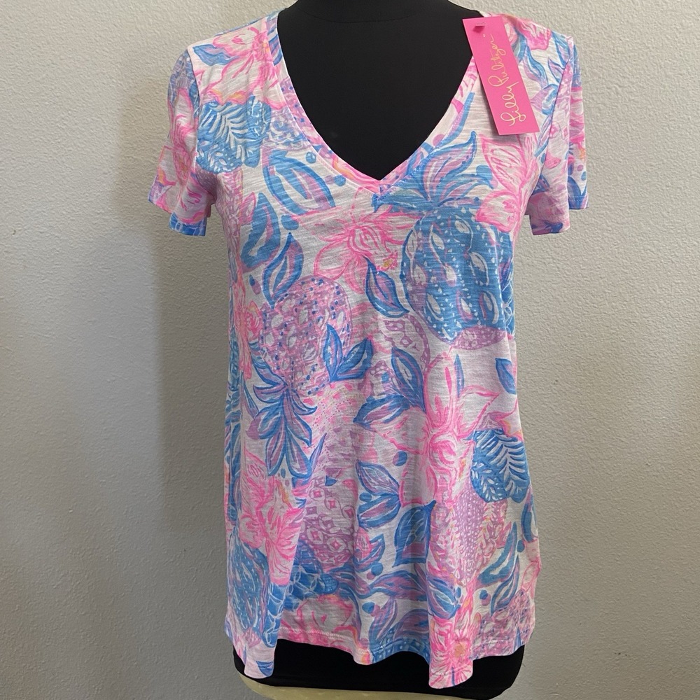 Lilly Pulitzer Women's T-Shirt Size  XS  Etta V Neck Pink Isle Snappy Turtle NEW